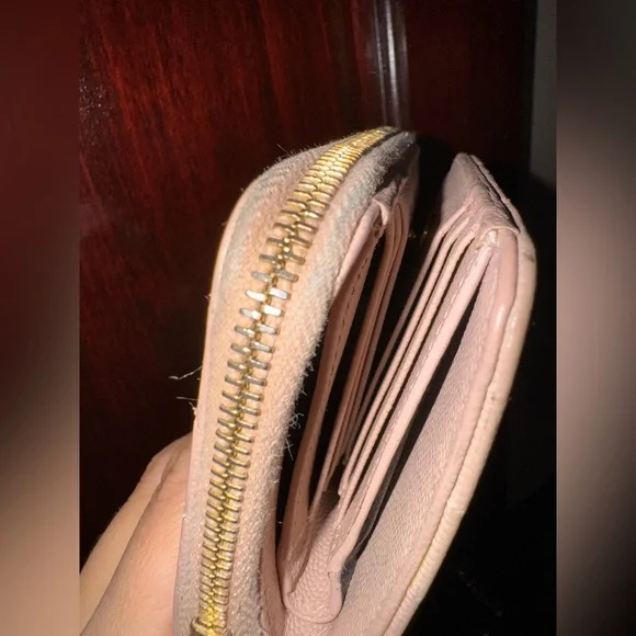 ✨Host Pick✨ Yves Saint Laurent Preloved Pale pink Quilted bifold Leather Wallet - Picture 10 of 15